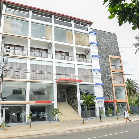 Centhara Beach Weligama Hotell Exteriör bild