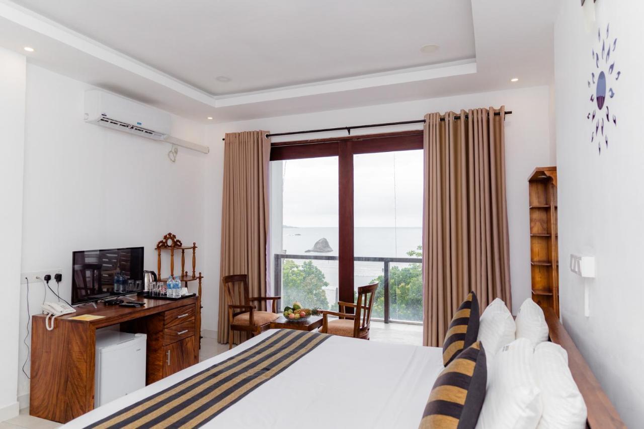 Centhara Beach Weligama Hotell Exteriör bild