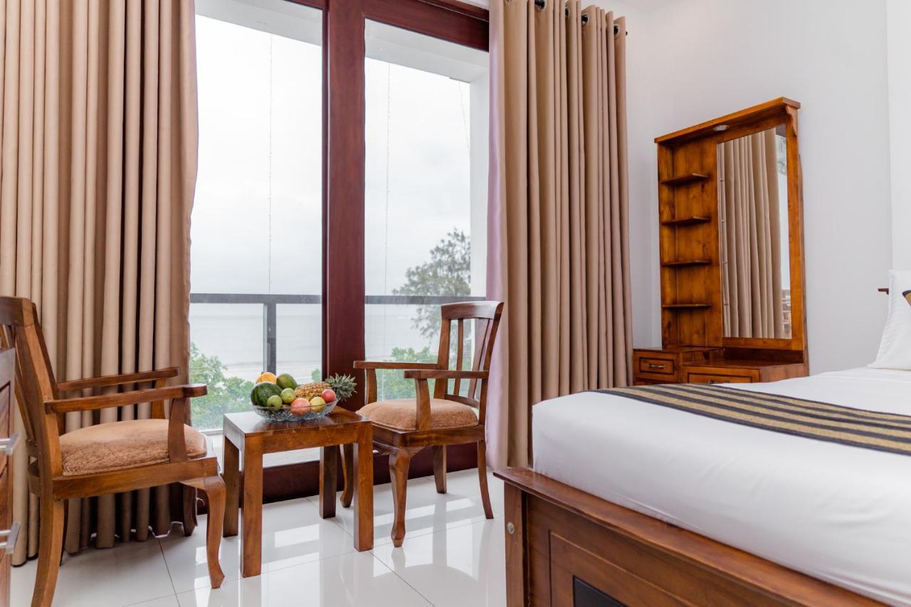 Centhara Beach Weligama Hotell Exteriör bild