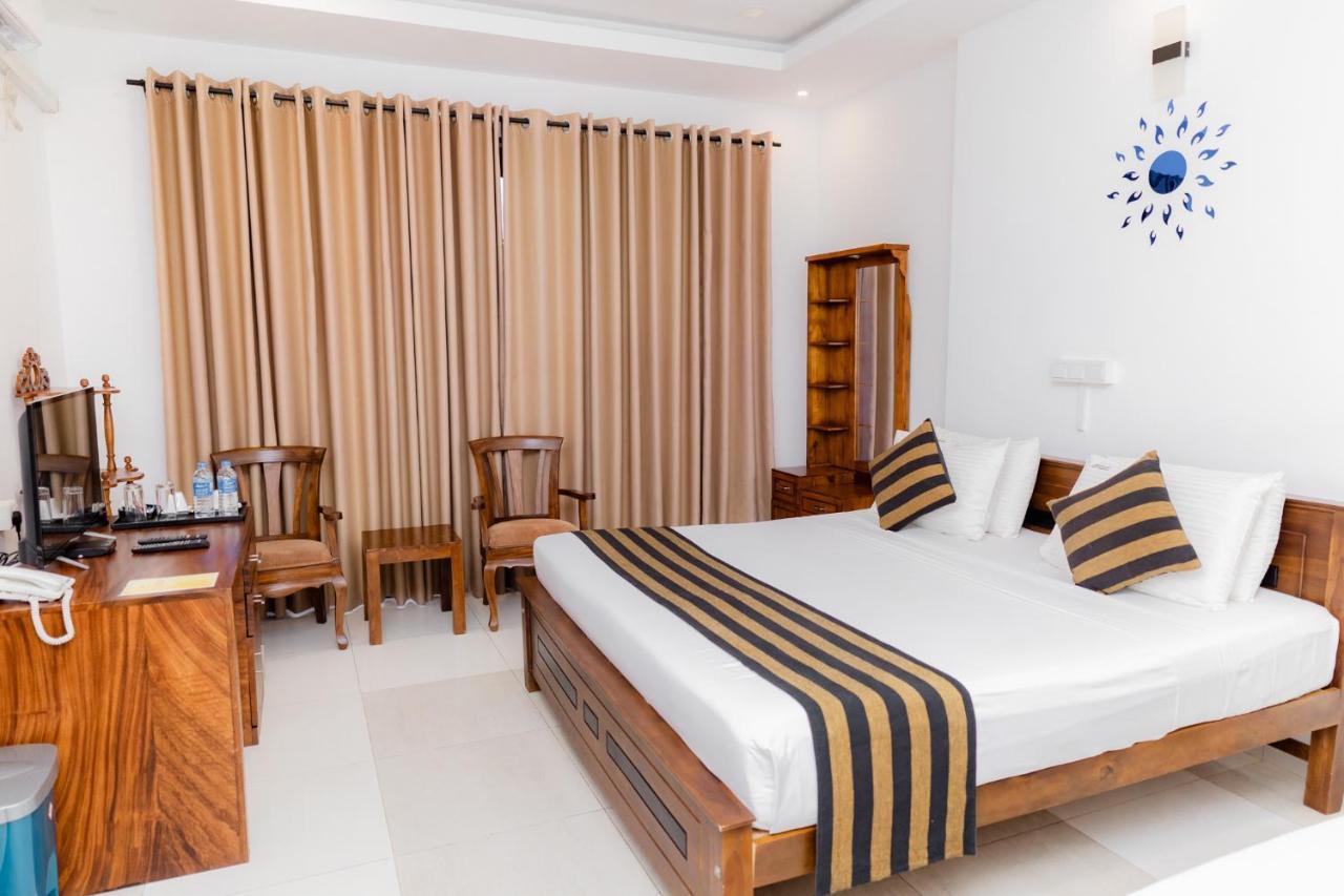 Centhara Beach Weligama Hotell Exteriör bild